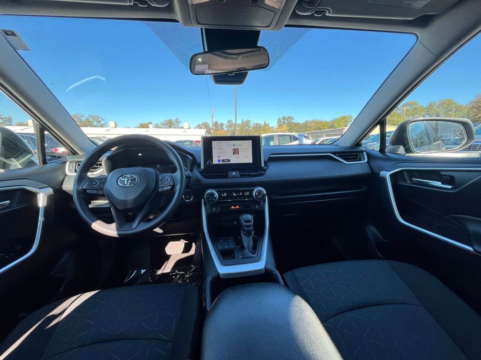 Thumbnail: 2025 Toyota RAV4 - 34