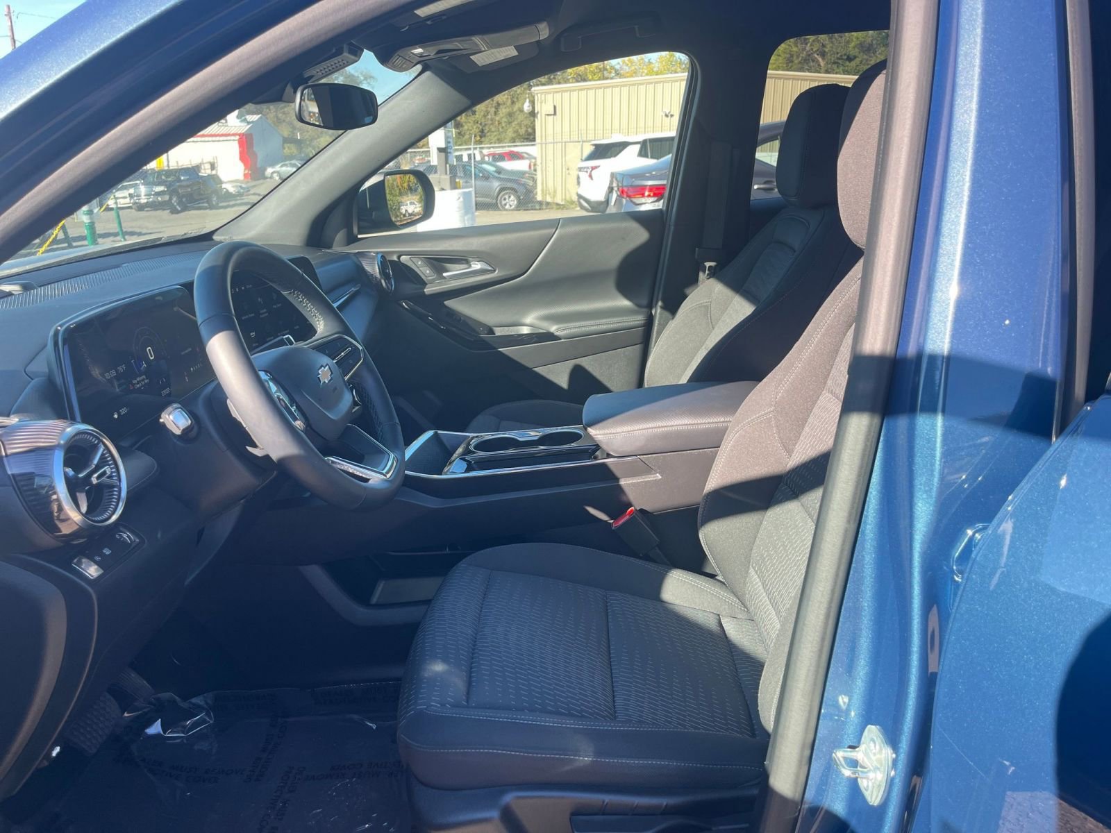 Thumbnail: 2025 Chevrolet Equinox - 25