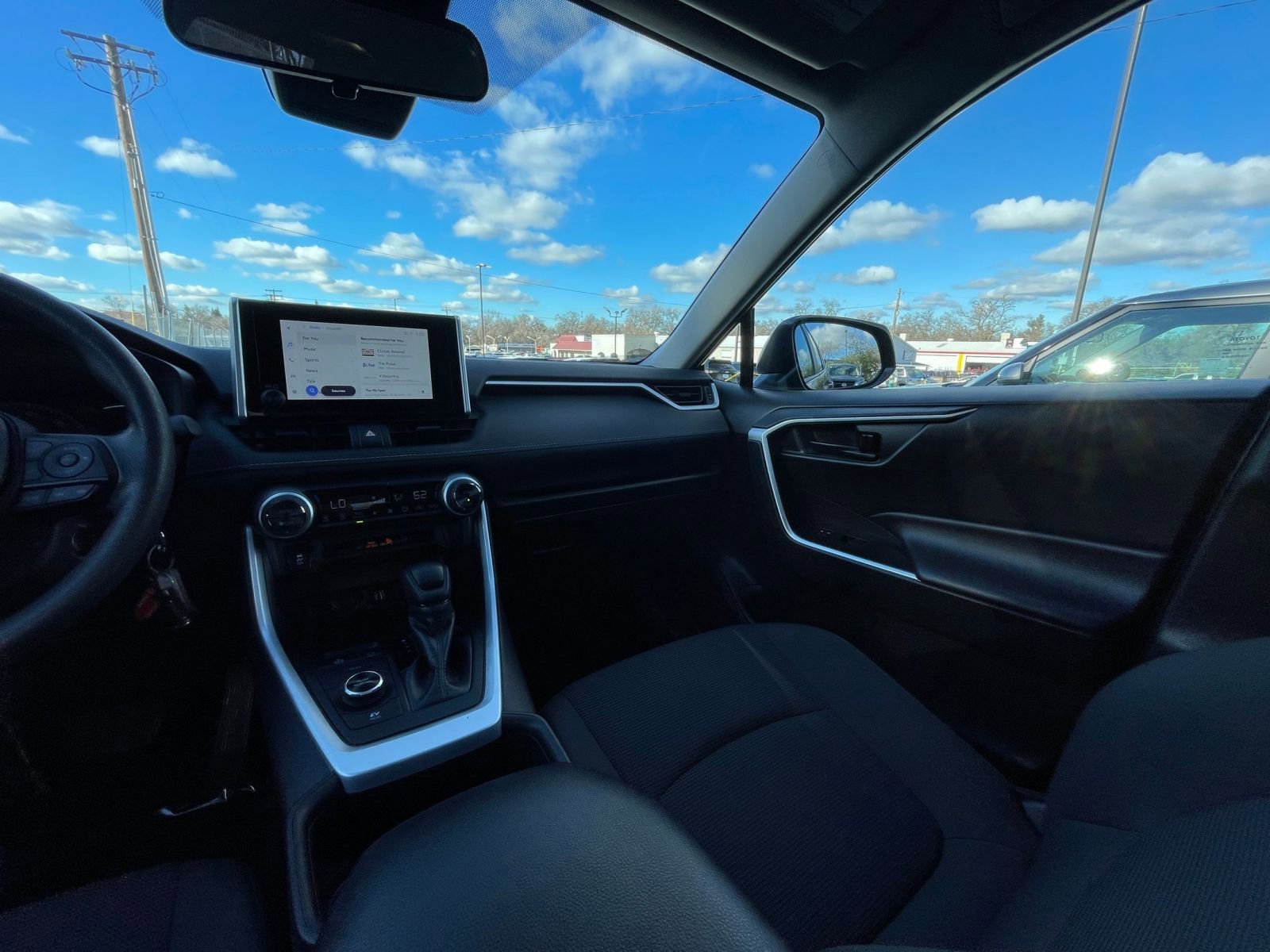 Thumbnail: 2025 Toyota RAV4 - 34