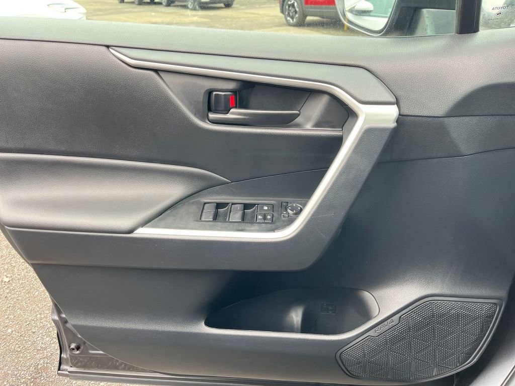 Thumbnail: 2025 Toyota RAV4 - 21