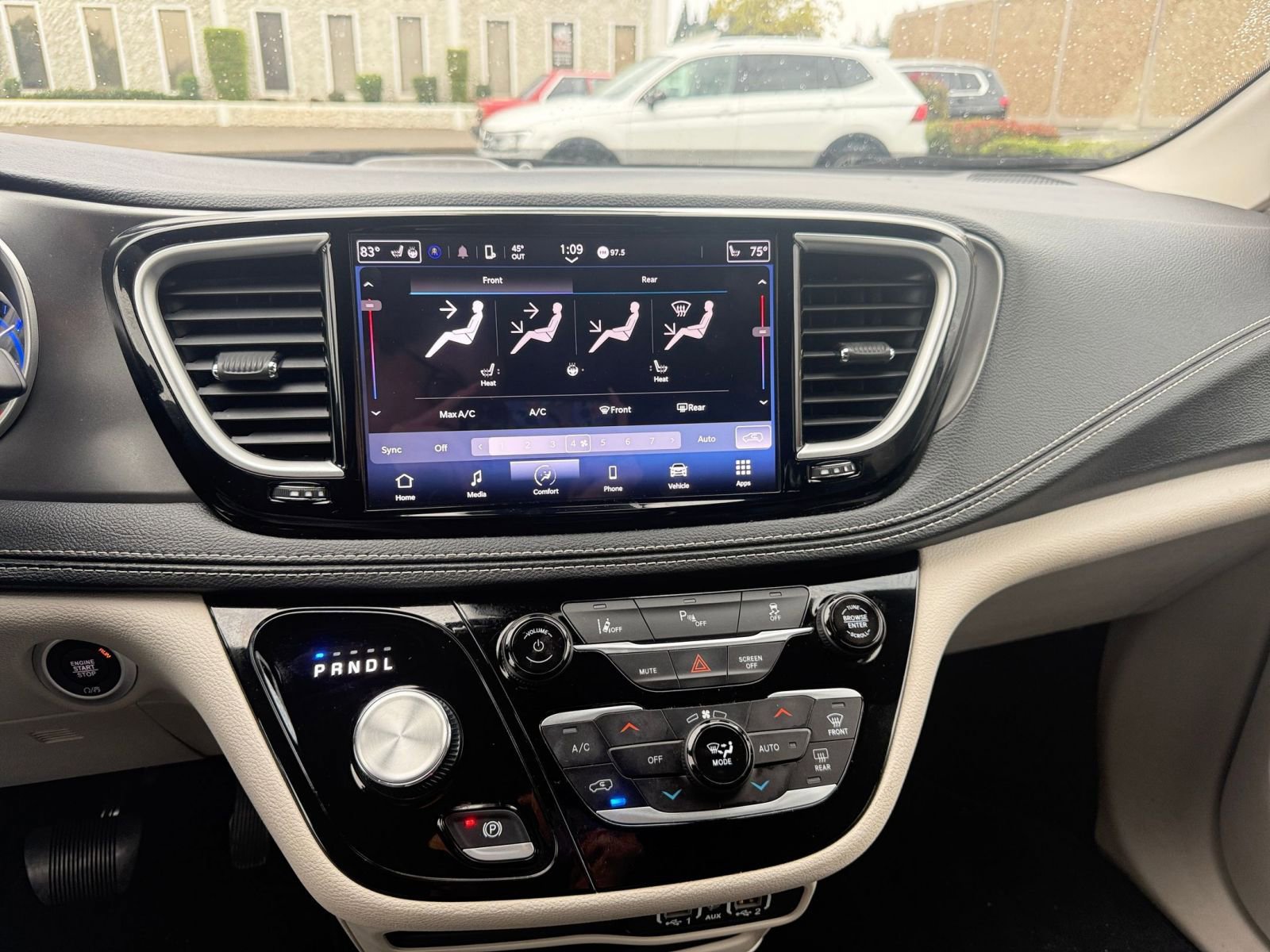 Thumbnail: 2023 Chrysler Pacifica - 18