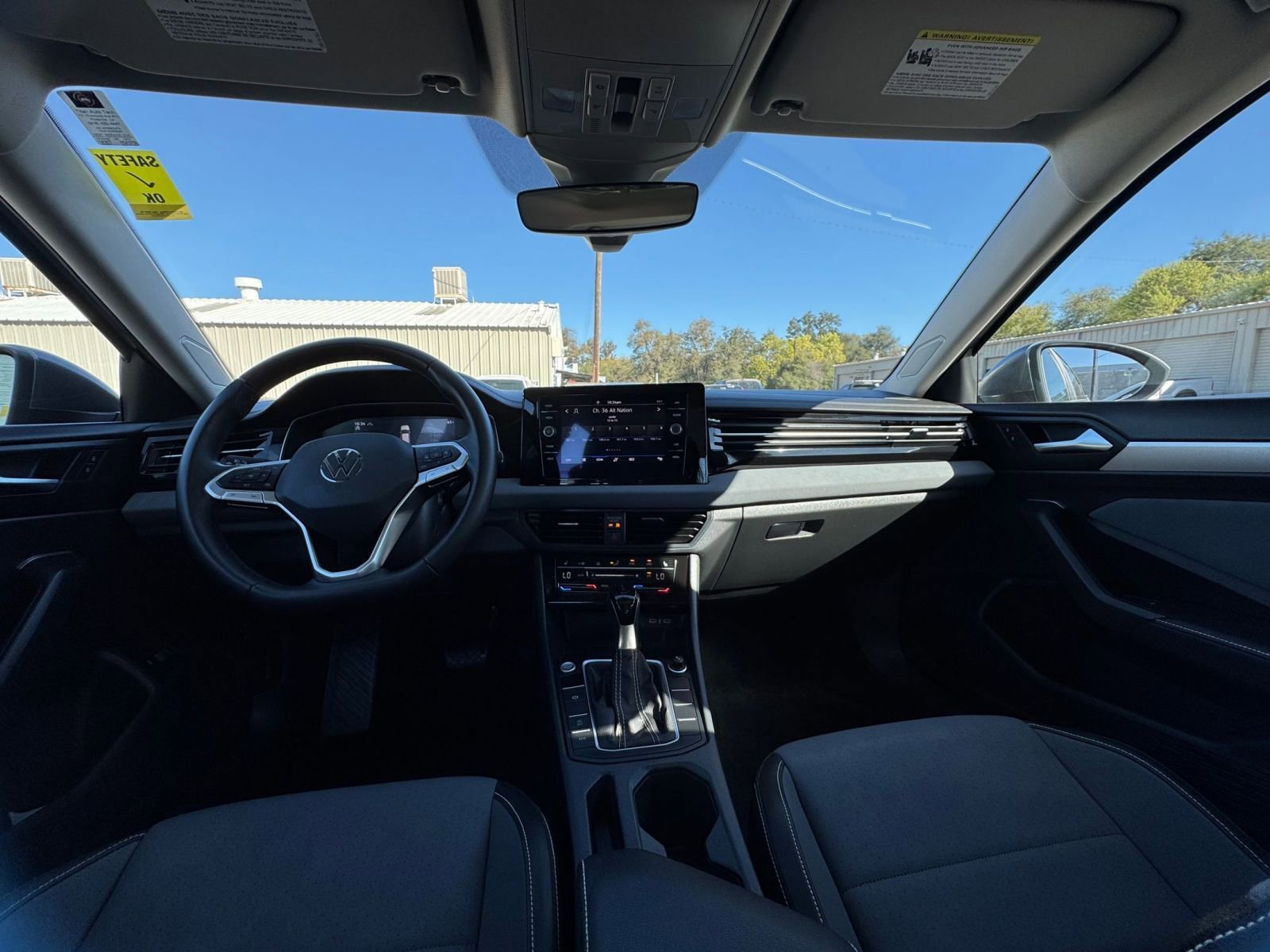 Thumbnail: 2025 Volkswagen Jetta - 32