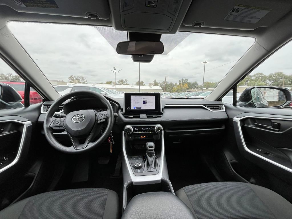 Thumbnail: 2025 Toyota RAV4 - 33