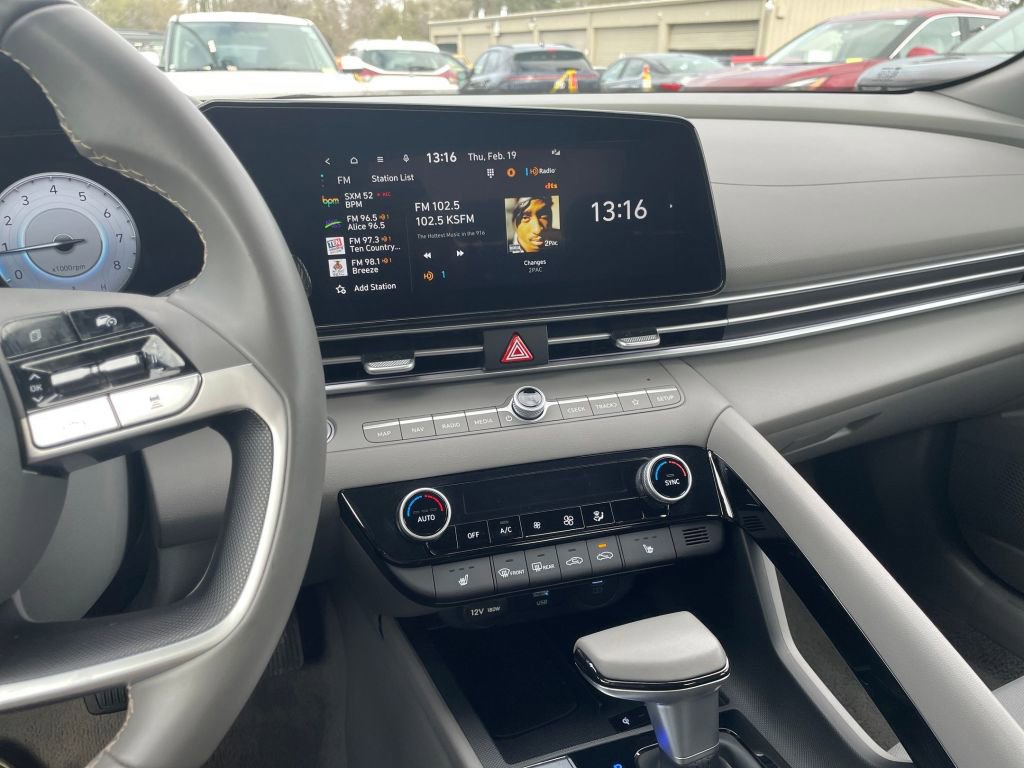 Thumbnail: 2025 Hyundai Elantra - 32