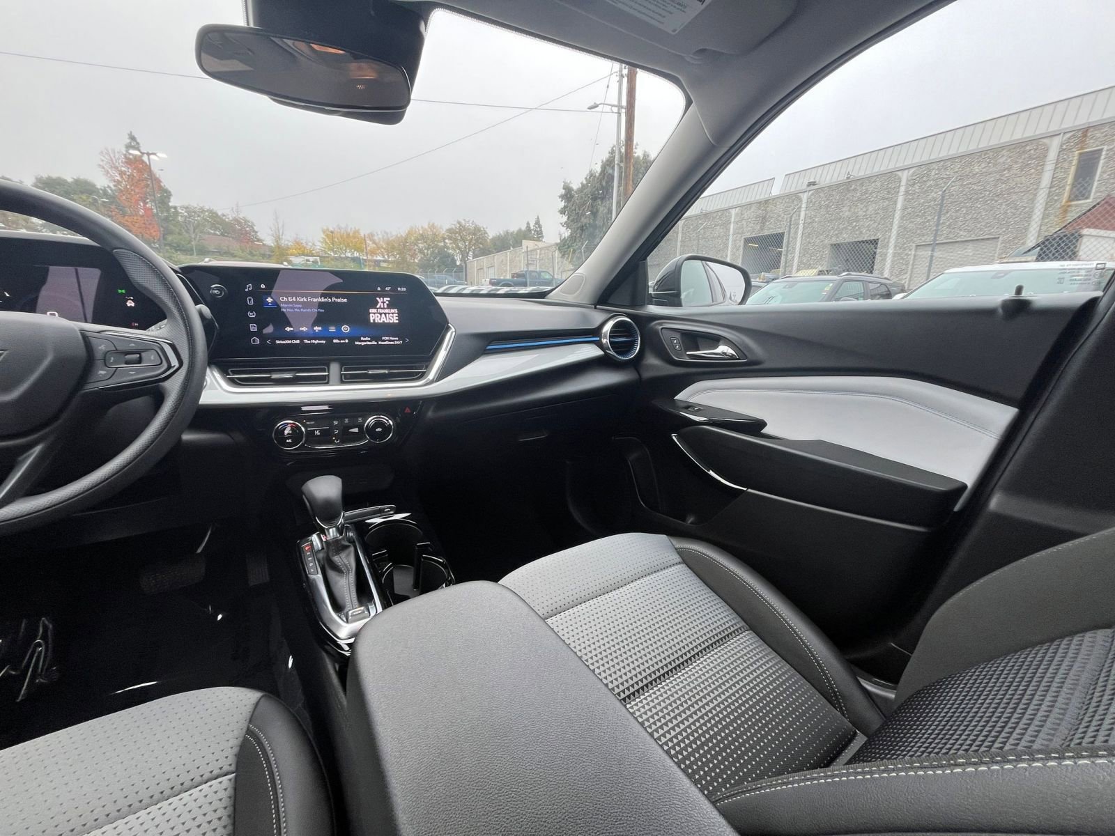 Thumbnail: 2025 Chevrolet Trax - 33