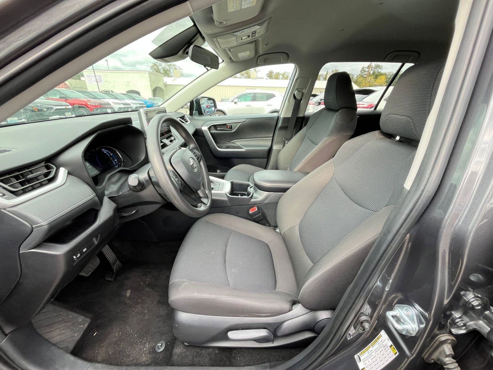 Thumbnail: 2025 Toyota RAV4 - 25