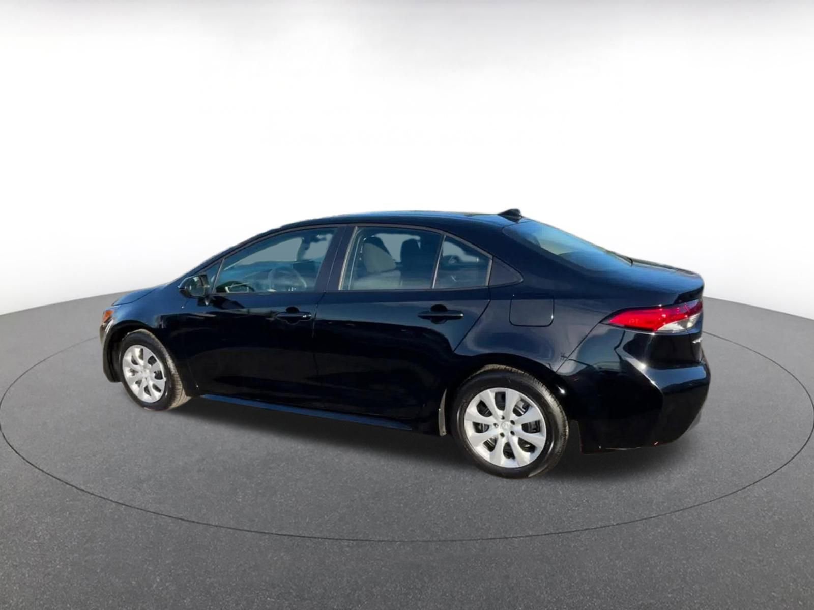 Thumbnail: 2025 Toyota Corolla - 10