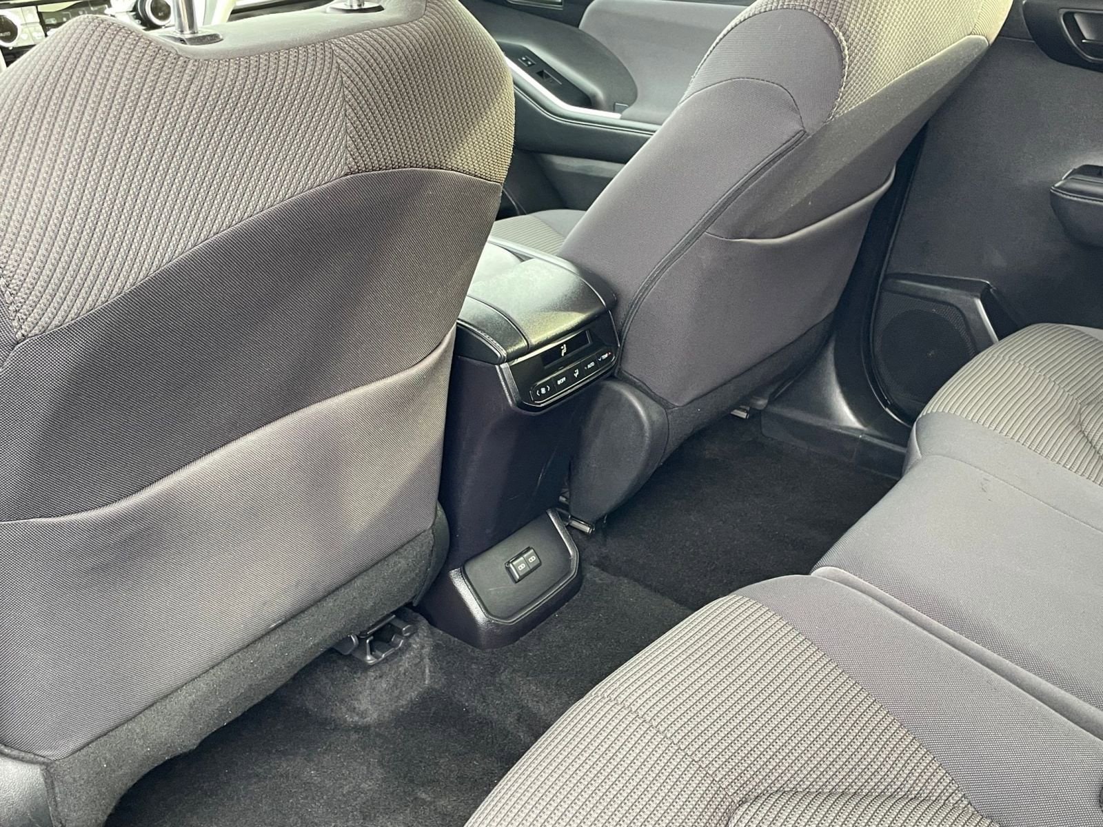 Thumbnail: 2025 Toyota Highlander - 25