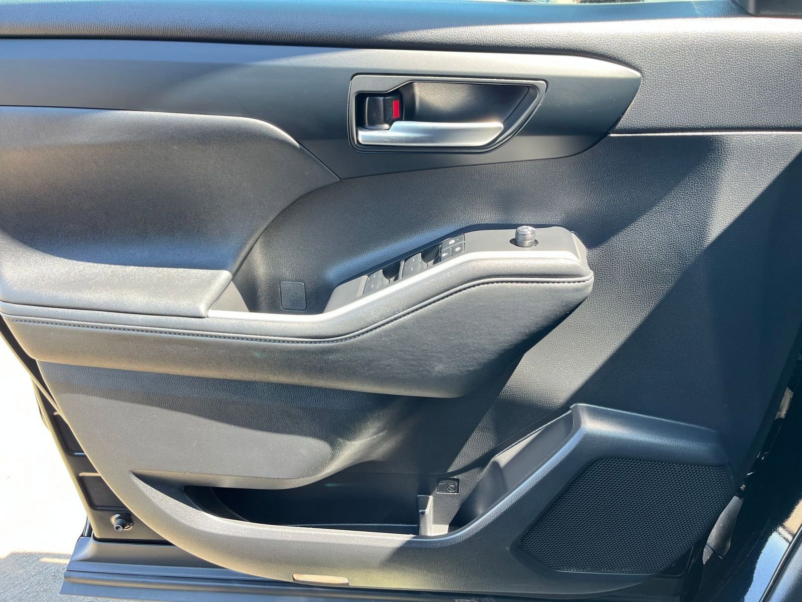Thumbnail: 2024 Toyota Highlander - 20