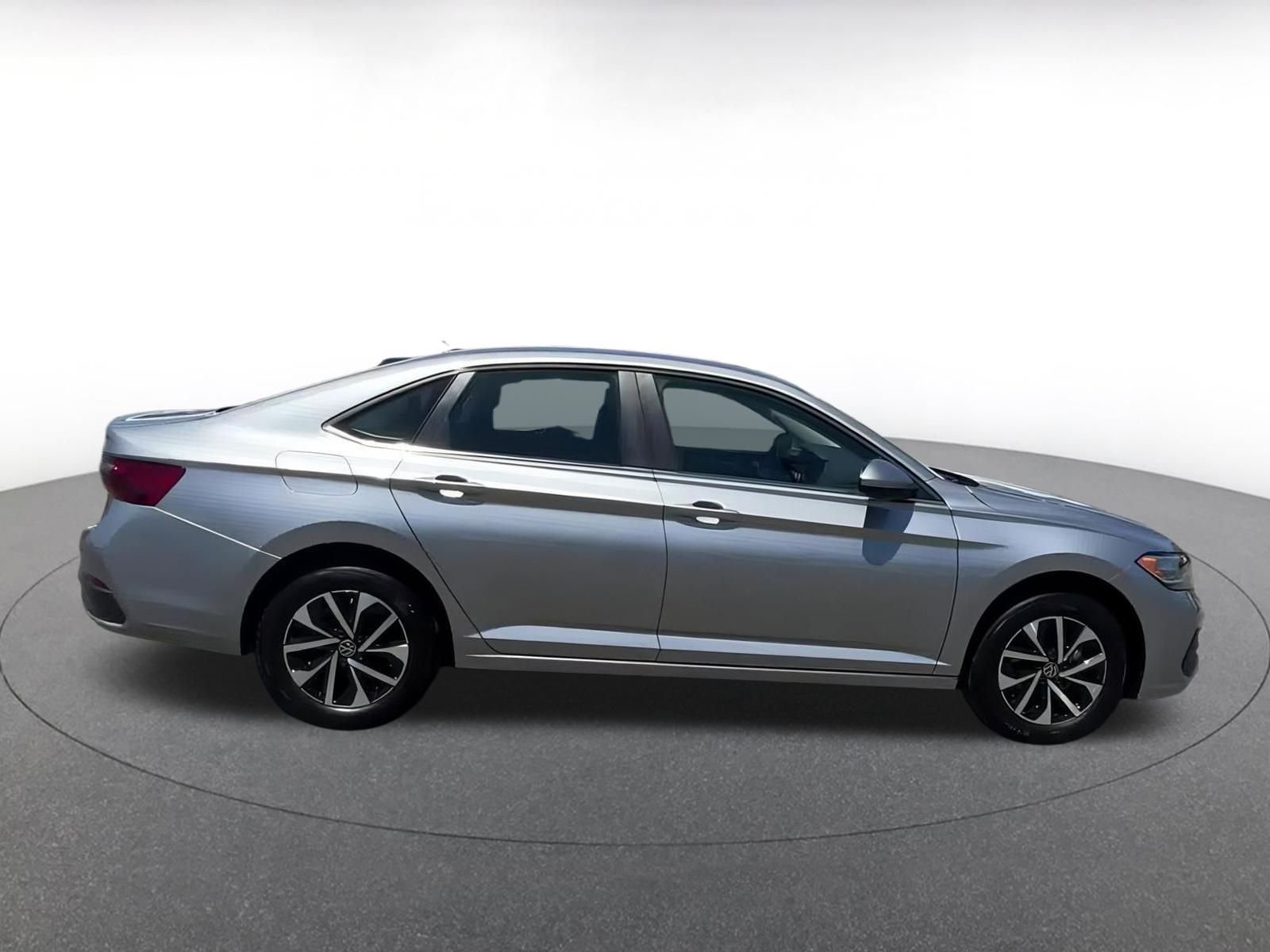 Thumbnail: 2024 Volkswagen Jetta - 16