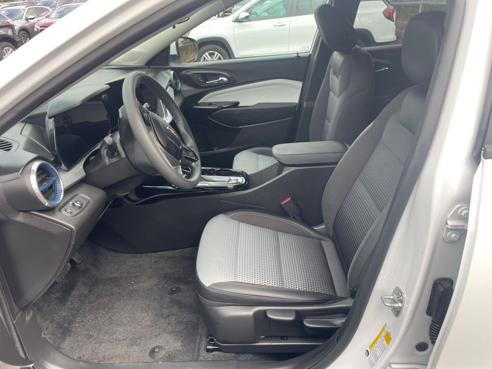 Thumbnail: 2025 Chevrolet Trax - 27