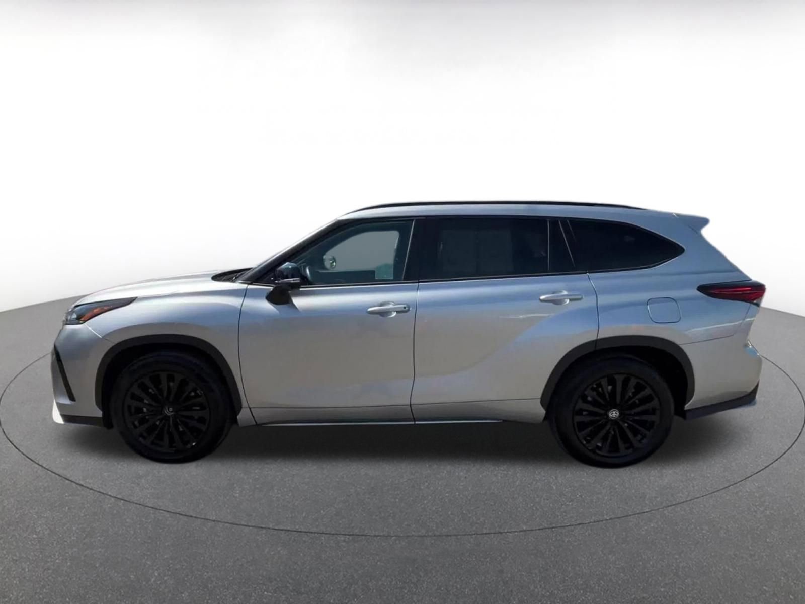 Thumbnail: 2025 Toyota Highlander - 9