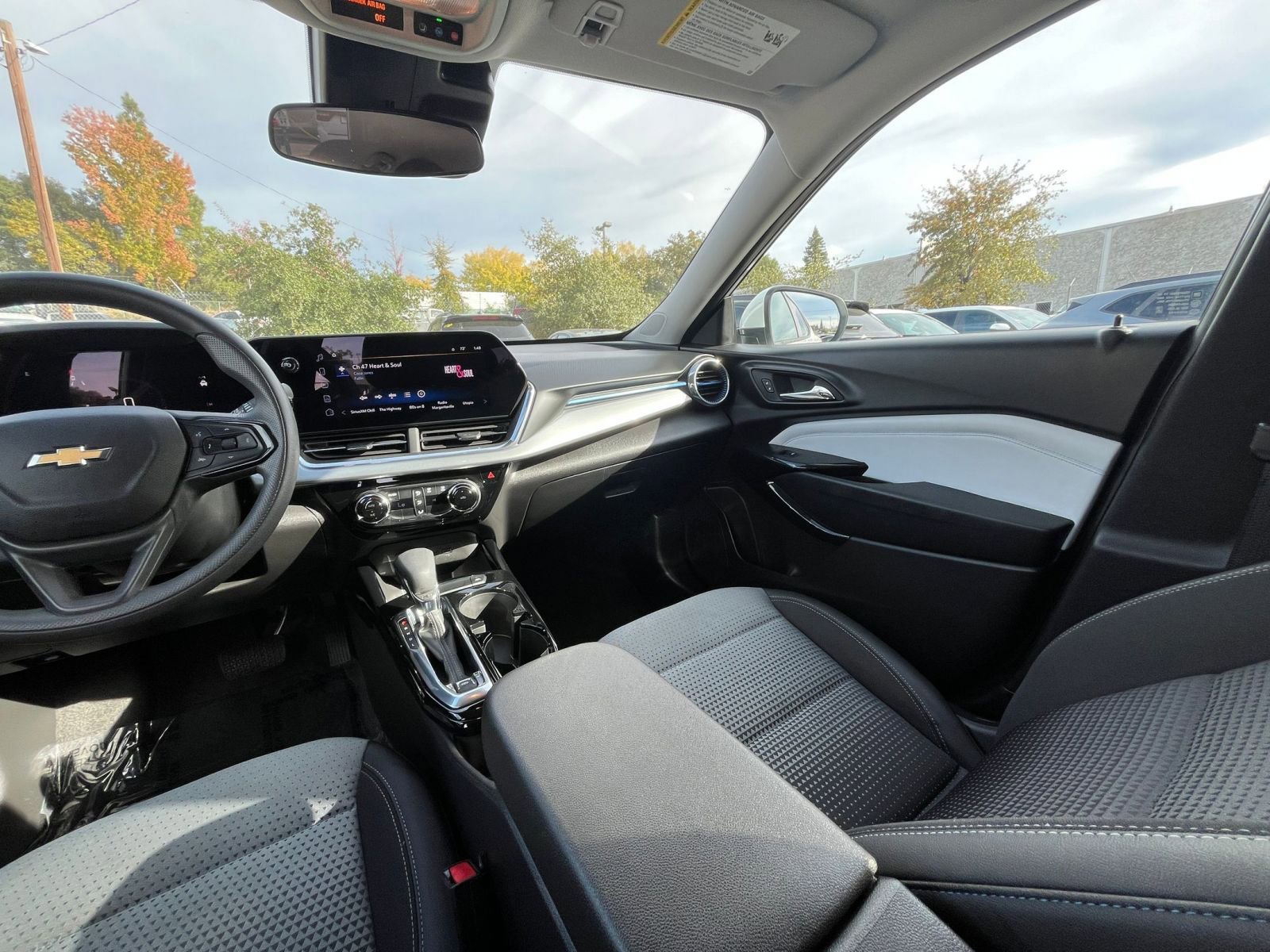 Thumbnail: 2025 Chevrolet Trax - 33