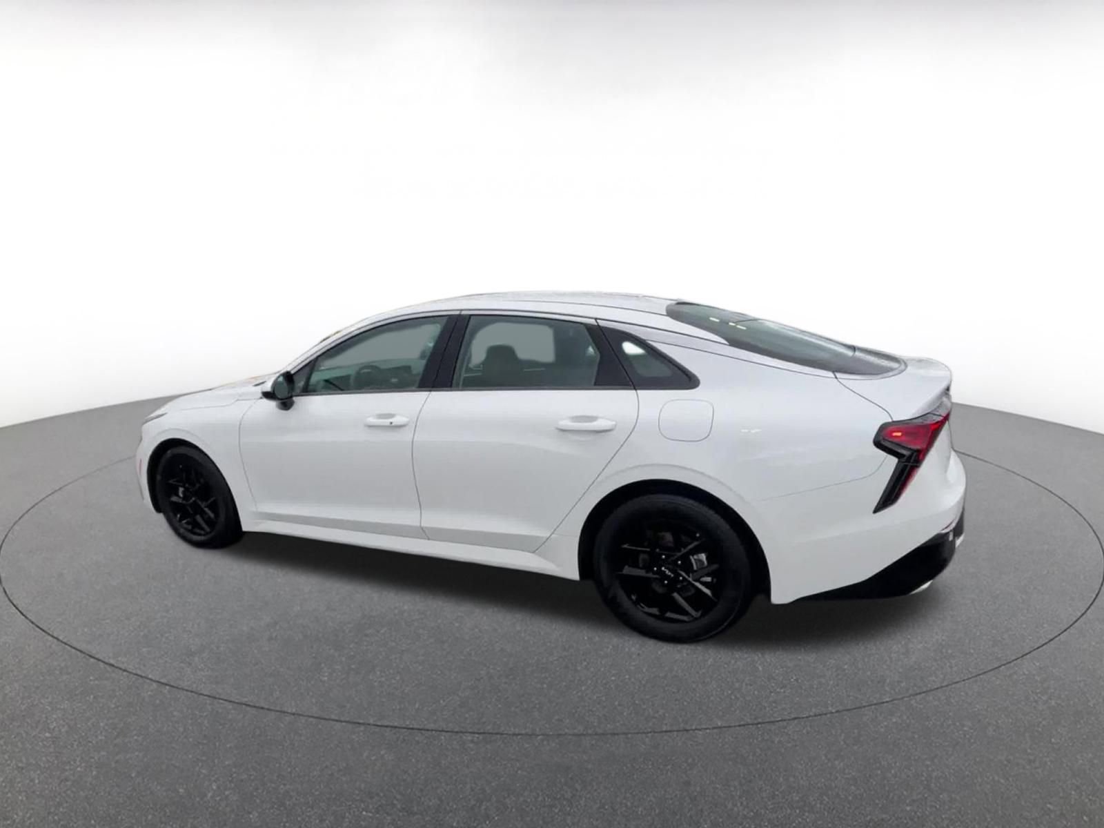 Thumbnail: 2025 Kia K5 - 10