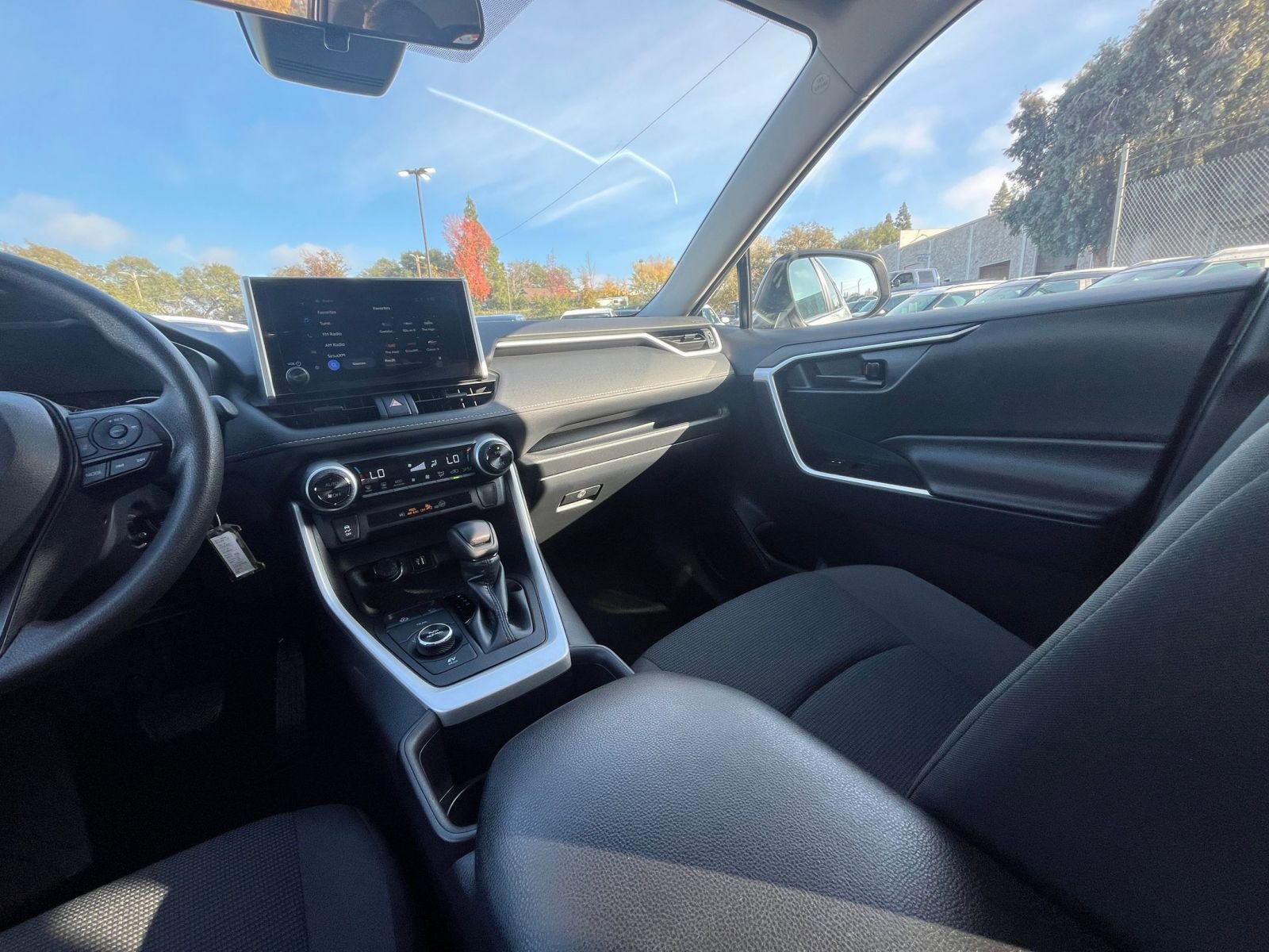 Thumbnail: 2025 Toyota RAV4 - 34