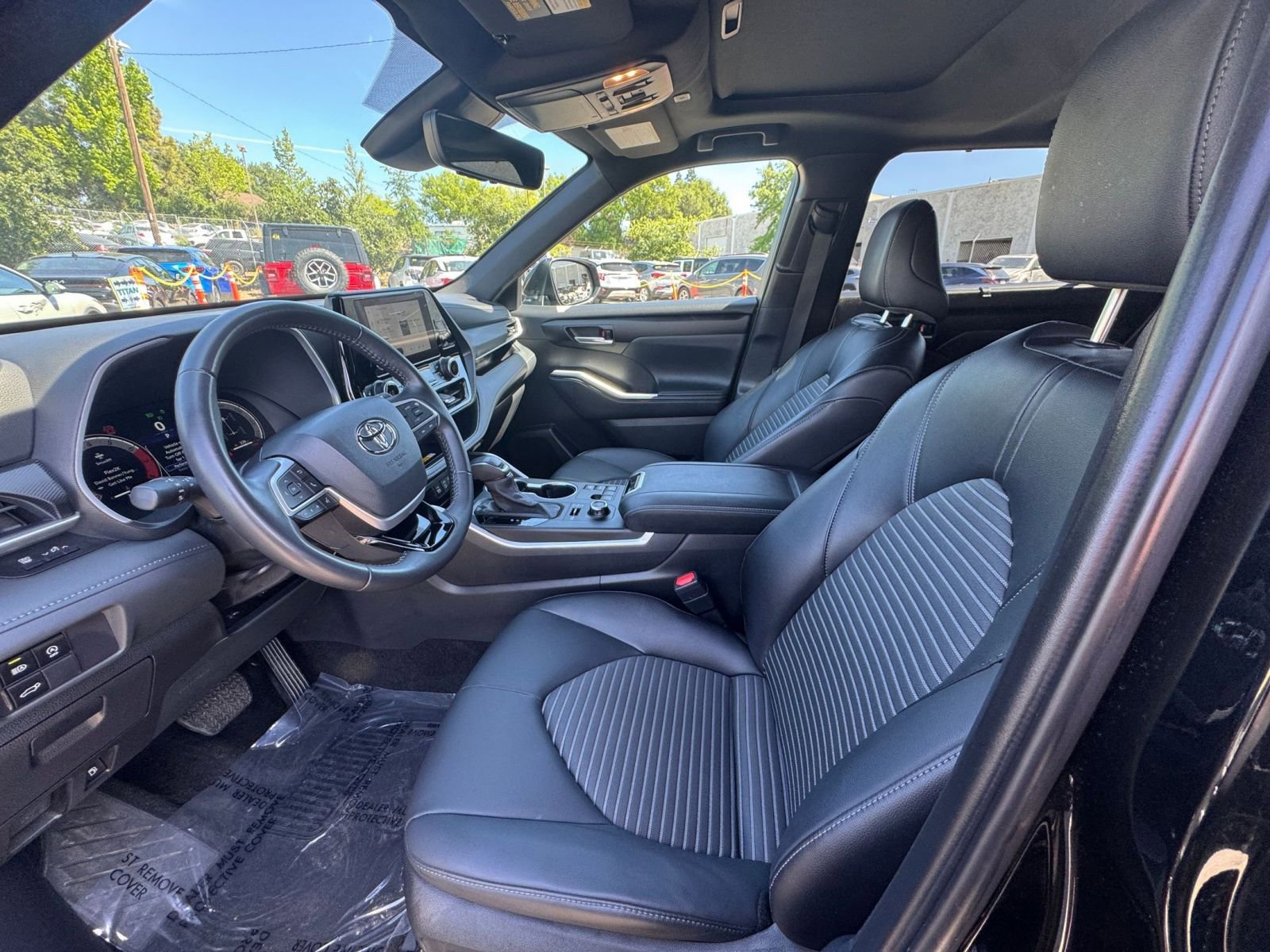 Thumbnail: 2025 Toyota Highlander - 29