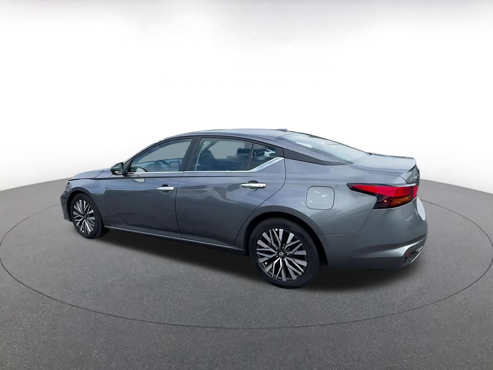 Thumbnail: 2025 Nissan Altima - 10