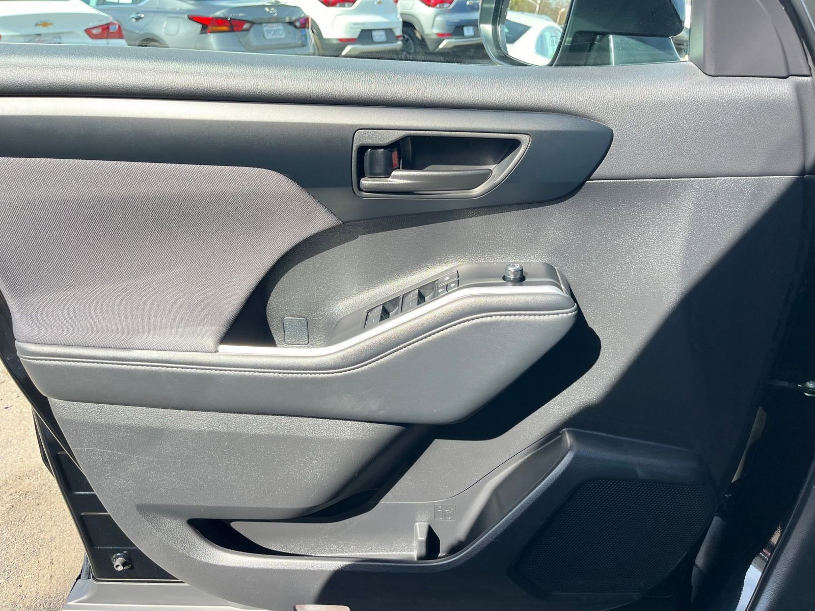 Thumbnail: 2025 Toyota Highlander - 18