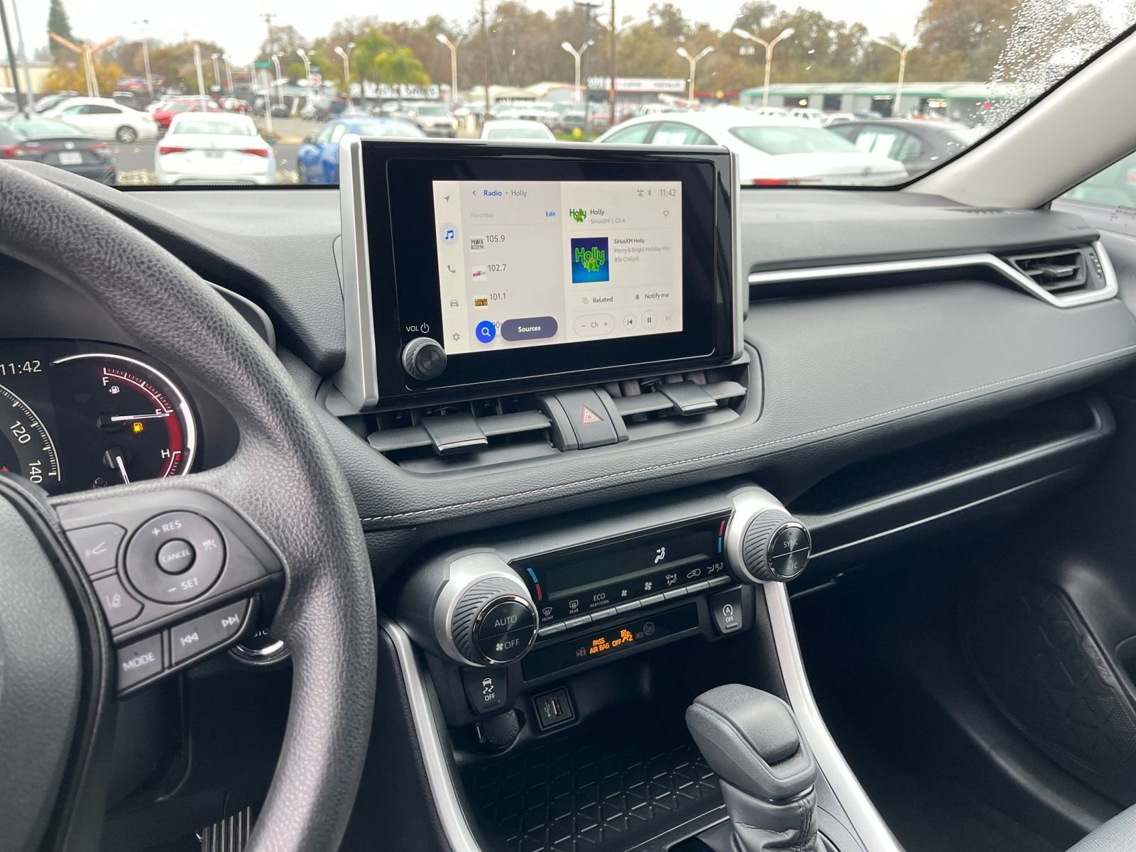 Thumbnail: 2025 Toyota RAV4 - 18