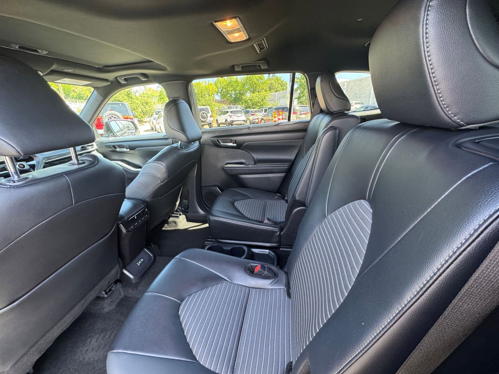 Thumbnail: 2025 Toyota Highlander - 28