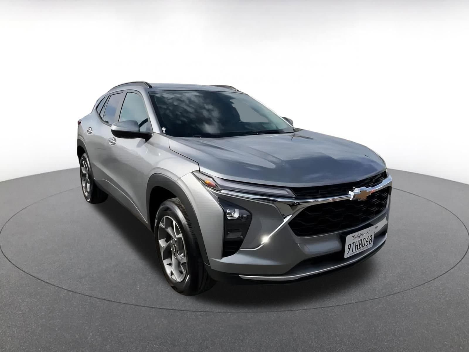 Thumbnail: 2025 Chevrolet Trax - 3