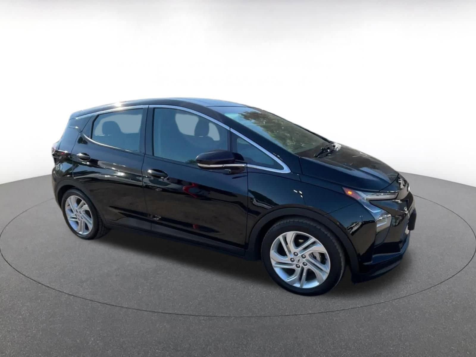 Thumbnail: 2023 Chevrolet Bolt EV - 3