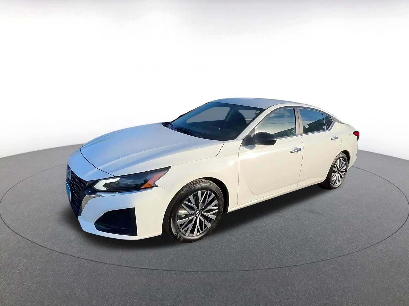 Thumbnail: 2025 Nissan Altima - 8