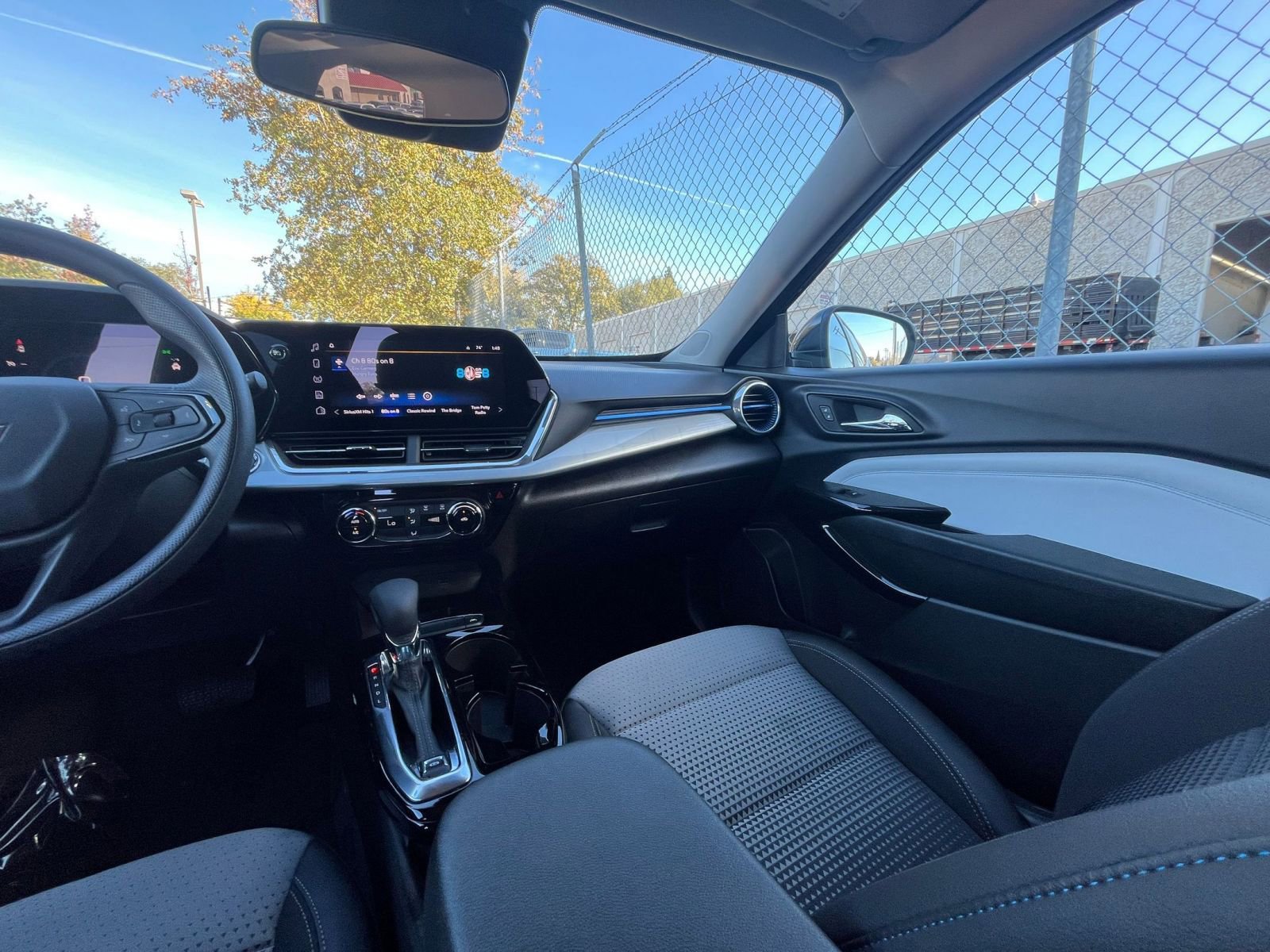 Thumbnail: 2025 Chevrolet Trax - 33