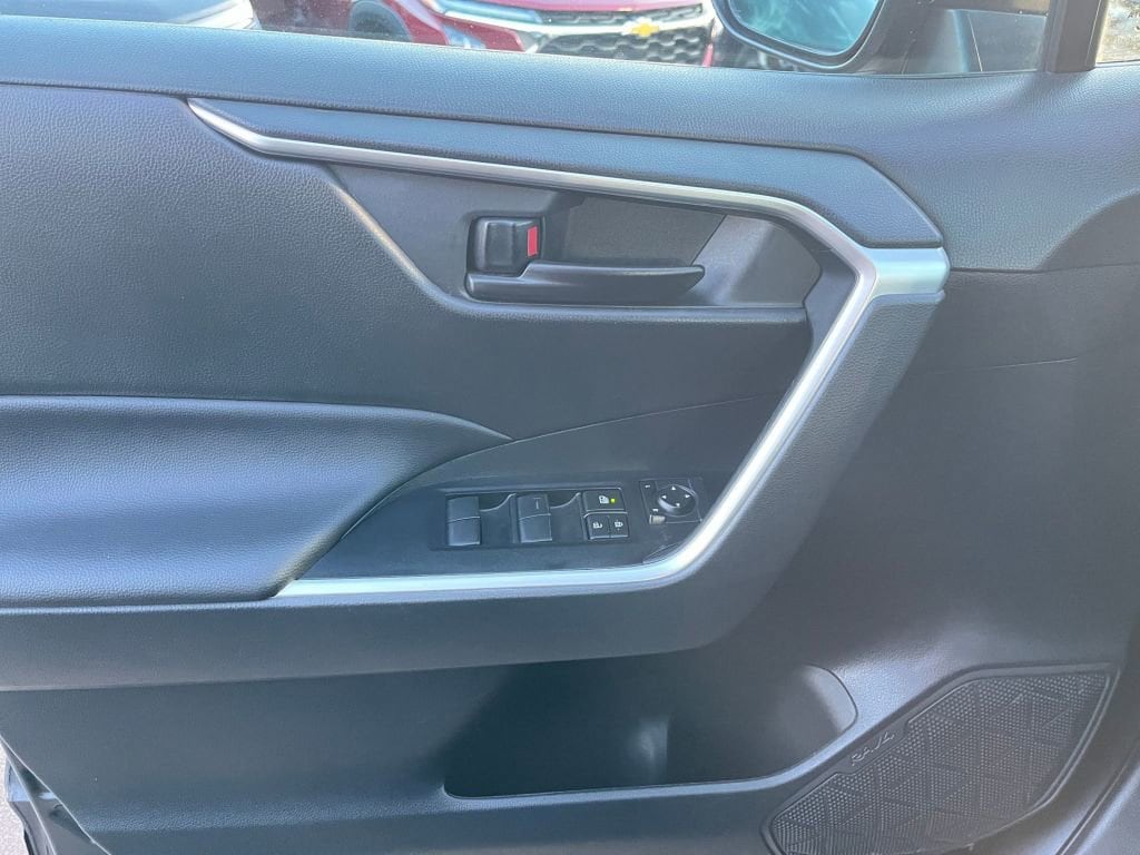 Thumbnail: 2025 Toyota RAV4 - 22