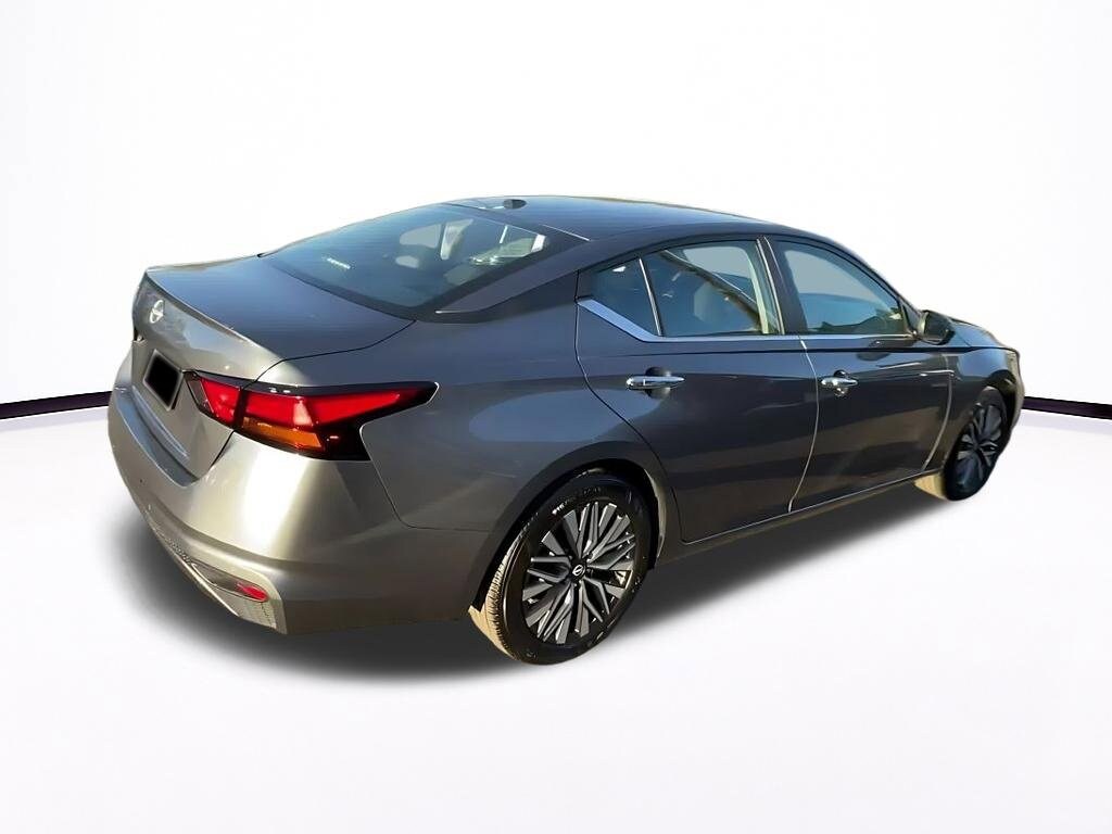 Thumbnail: 2025 Nissan Altima - 15