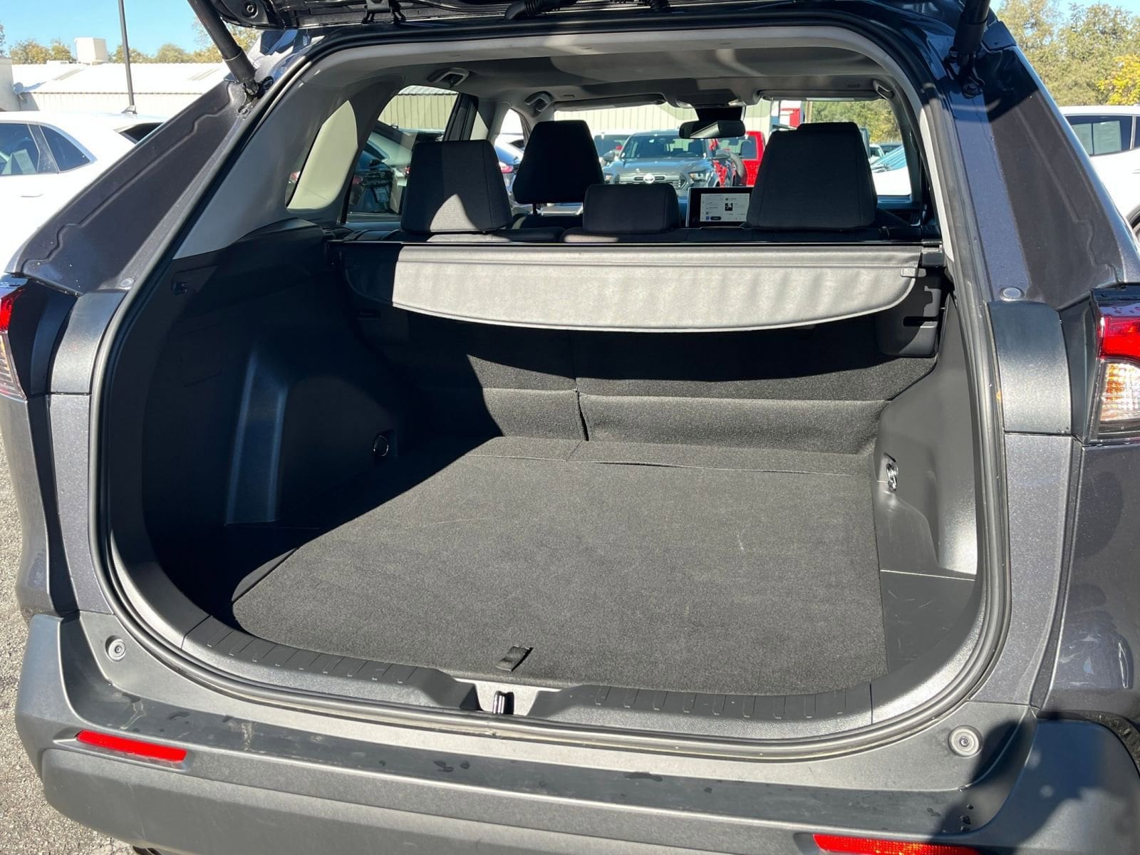 Thumbnail: 2025 Toyota RAV4 - 32