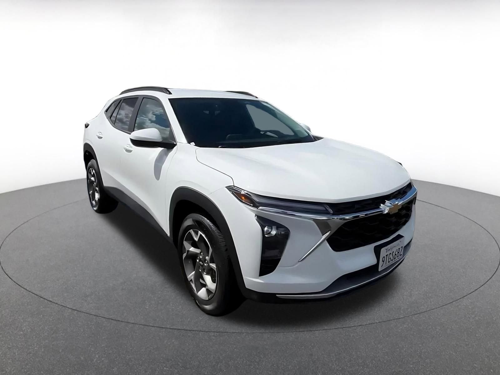 Thumbnail: 2025 Chevrolet Trax - 3