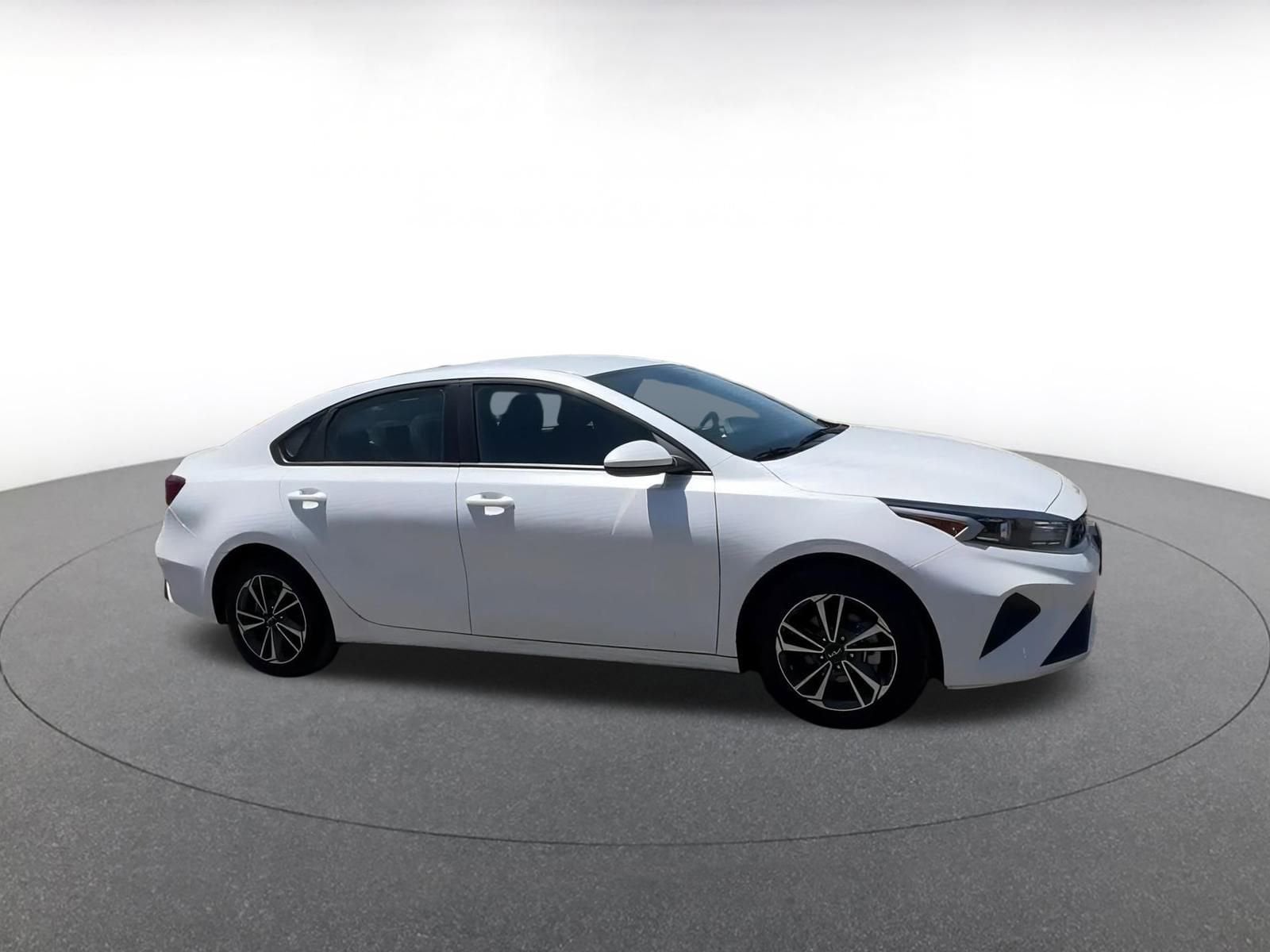 2024 Kia Forte LXS 2