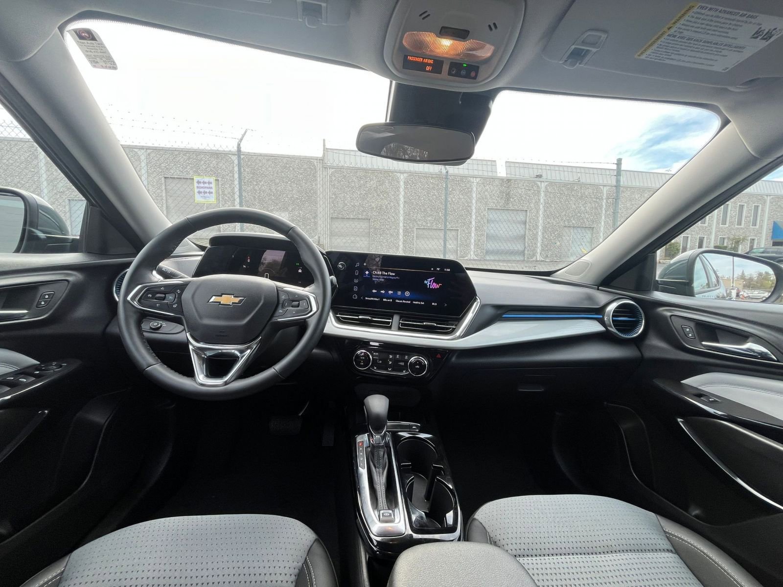 Thumbnail: 2025 Chevrolet Trax - 32