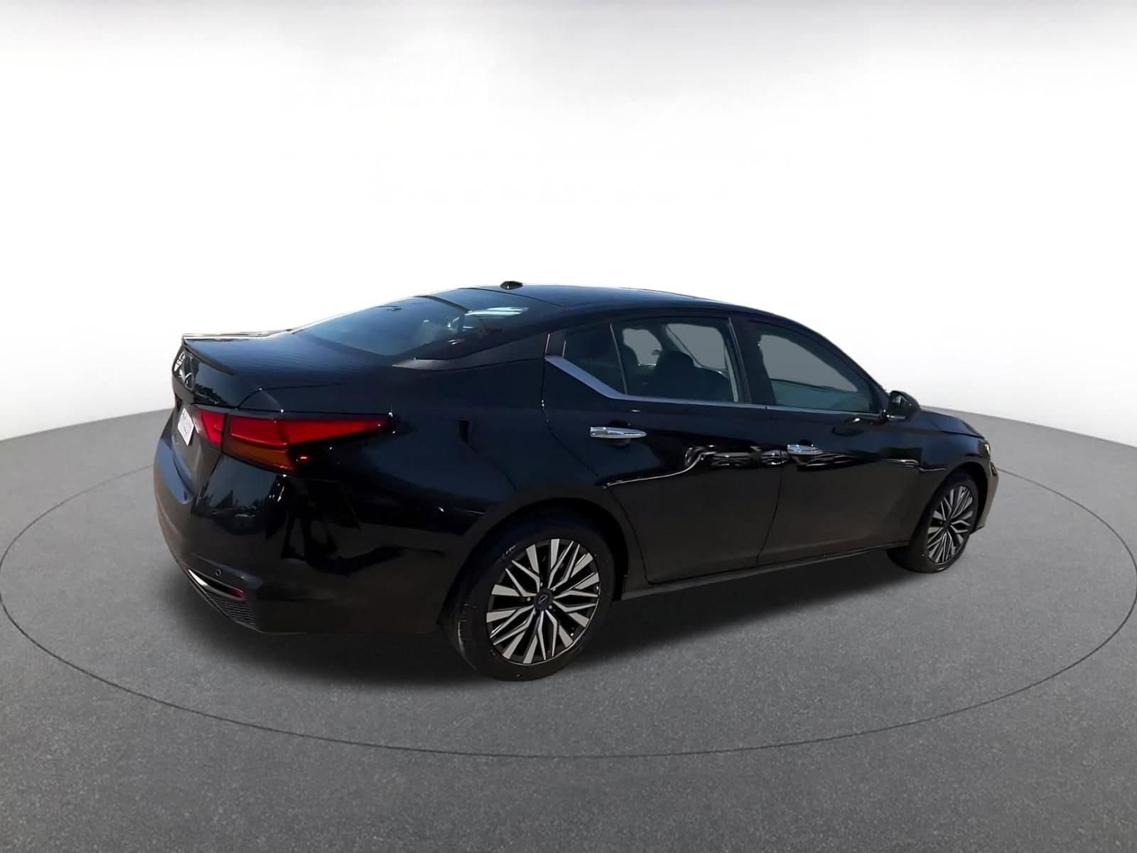 Thumbnail: 2025 Nissan Altima - 15