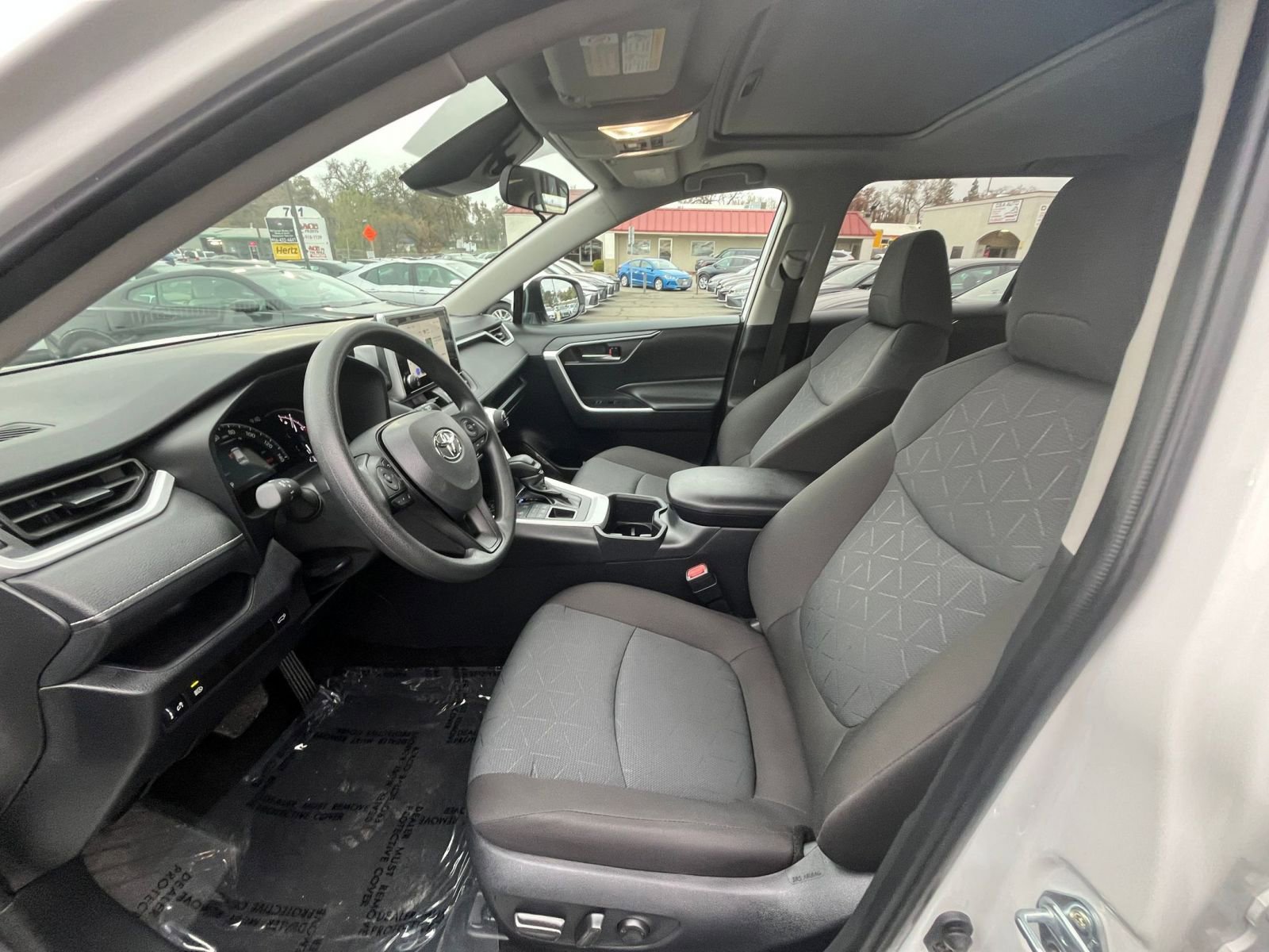 Thumbnail: 2025 Toyota RAV4 - 28