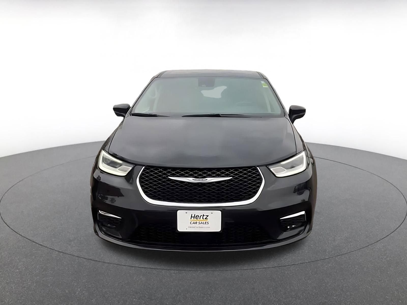 Thumbnail: 2023 Chrysler Pacifica - 4