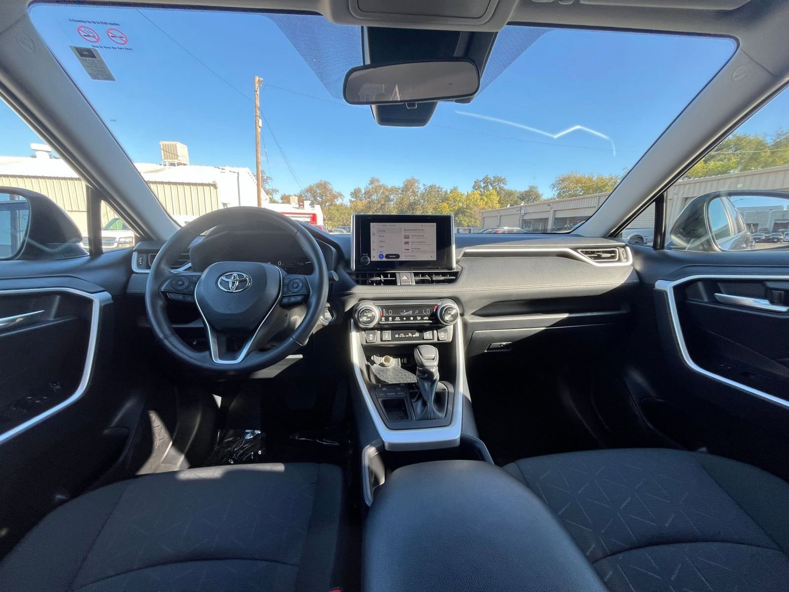 Thumbnail: 2025 Toyota RAV4 - 33