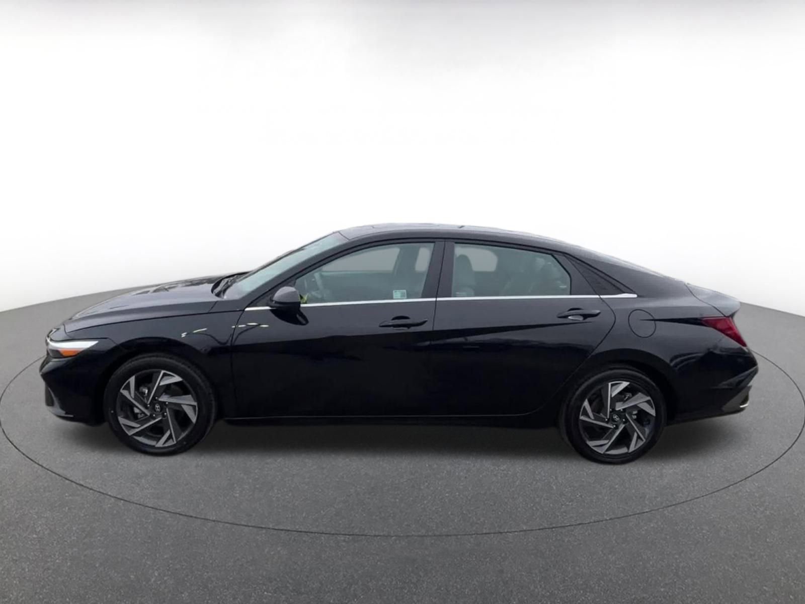 Thumbnail: 2025 Hyundai Elantra - 9