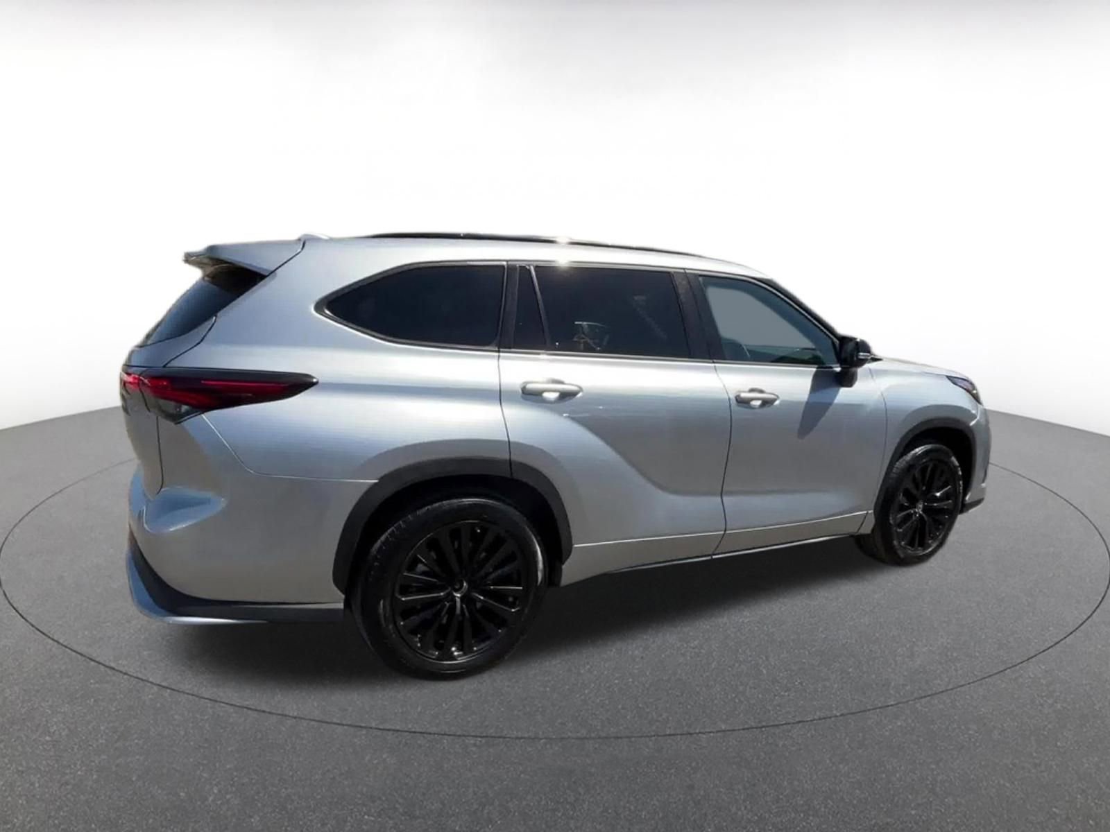 Thumbnail: 2025 Toyota Highlander - 14