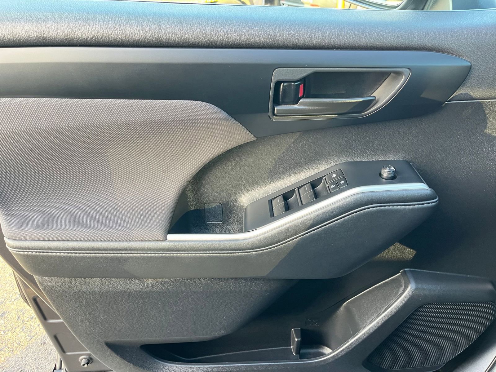 Thumbnail: 2025 Toyota Highlander - 21