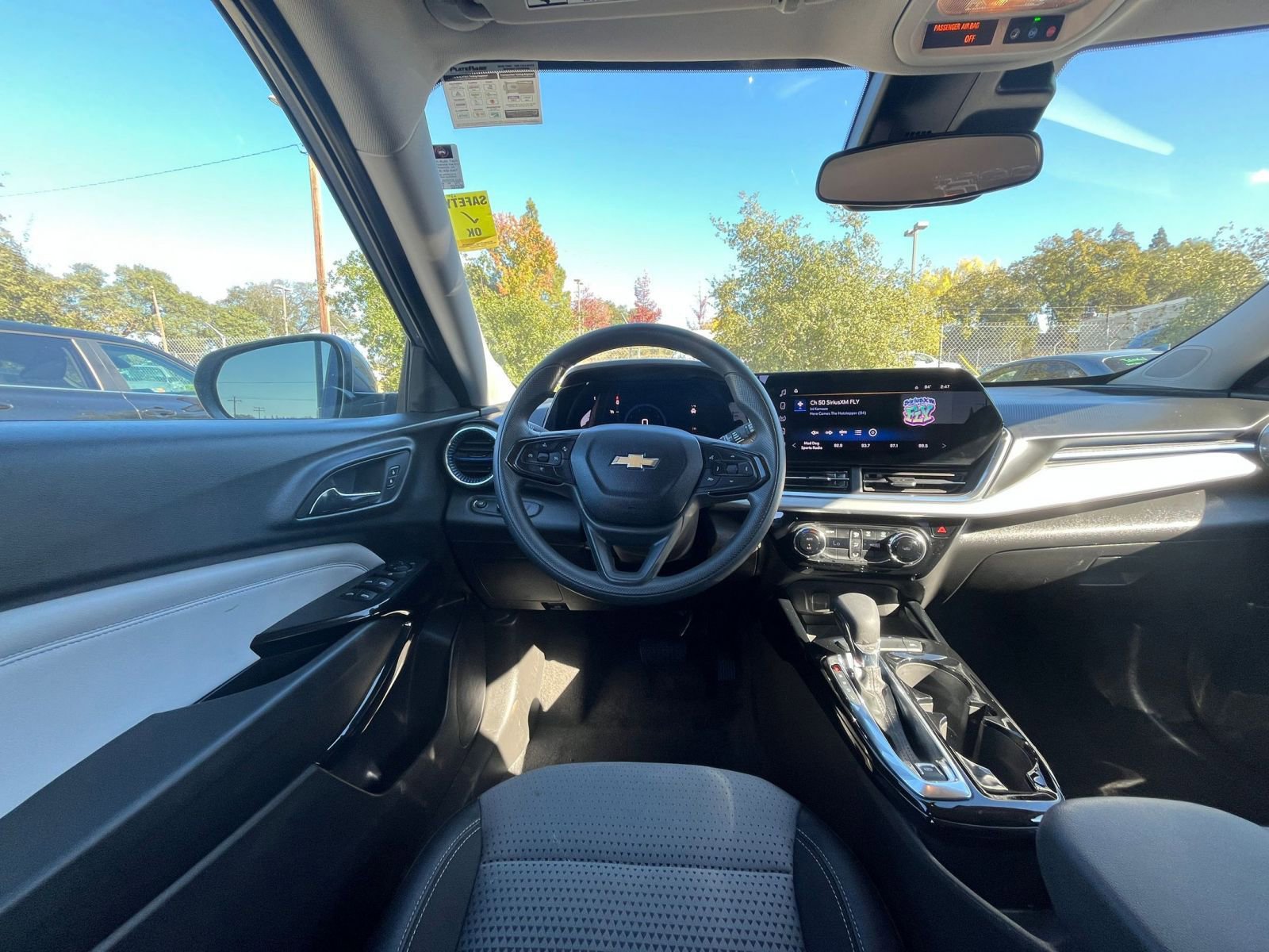 Thumbnail: 2025 Chevrolet Trax - 32