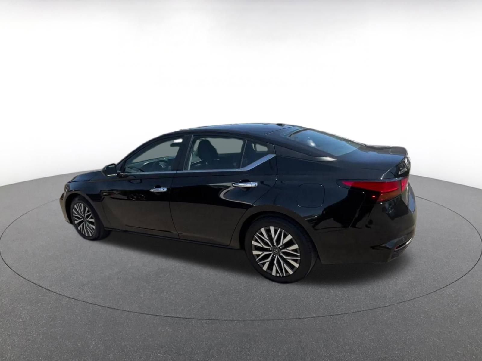 Thumbnail: 2025 Nissan Altima - 10