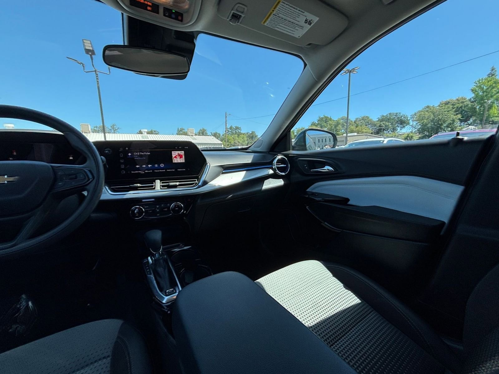 Thumbnail: 2025 Chevrolet Trax - 34