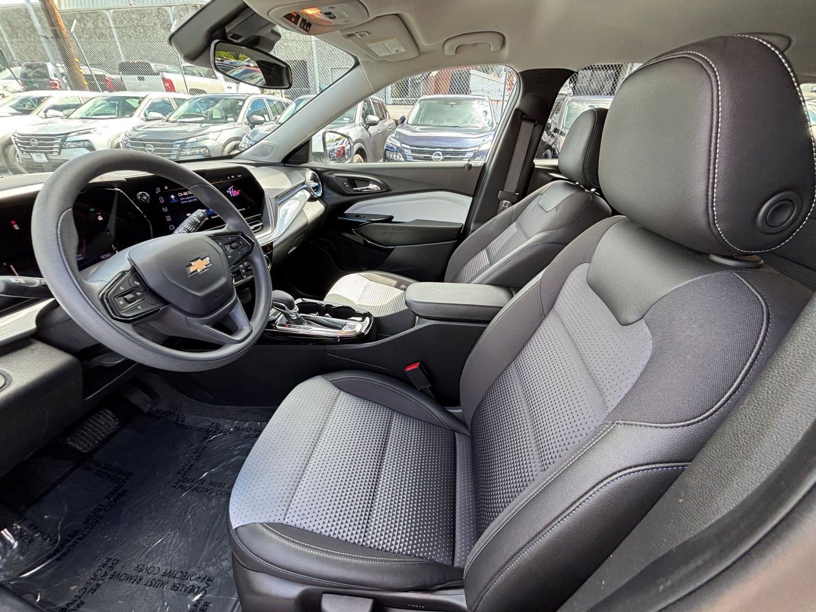 Thumbnail: 2025 Chevrolet Trax - 25