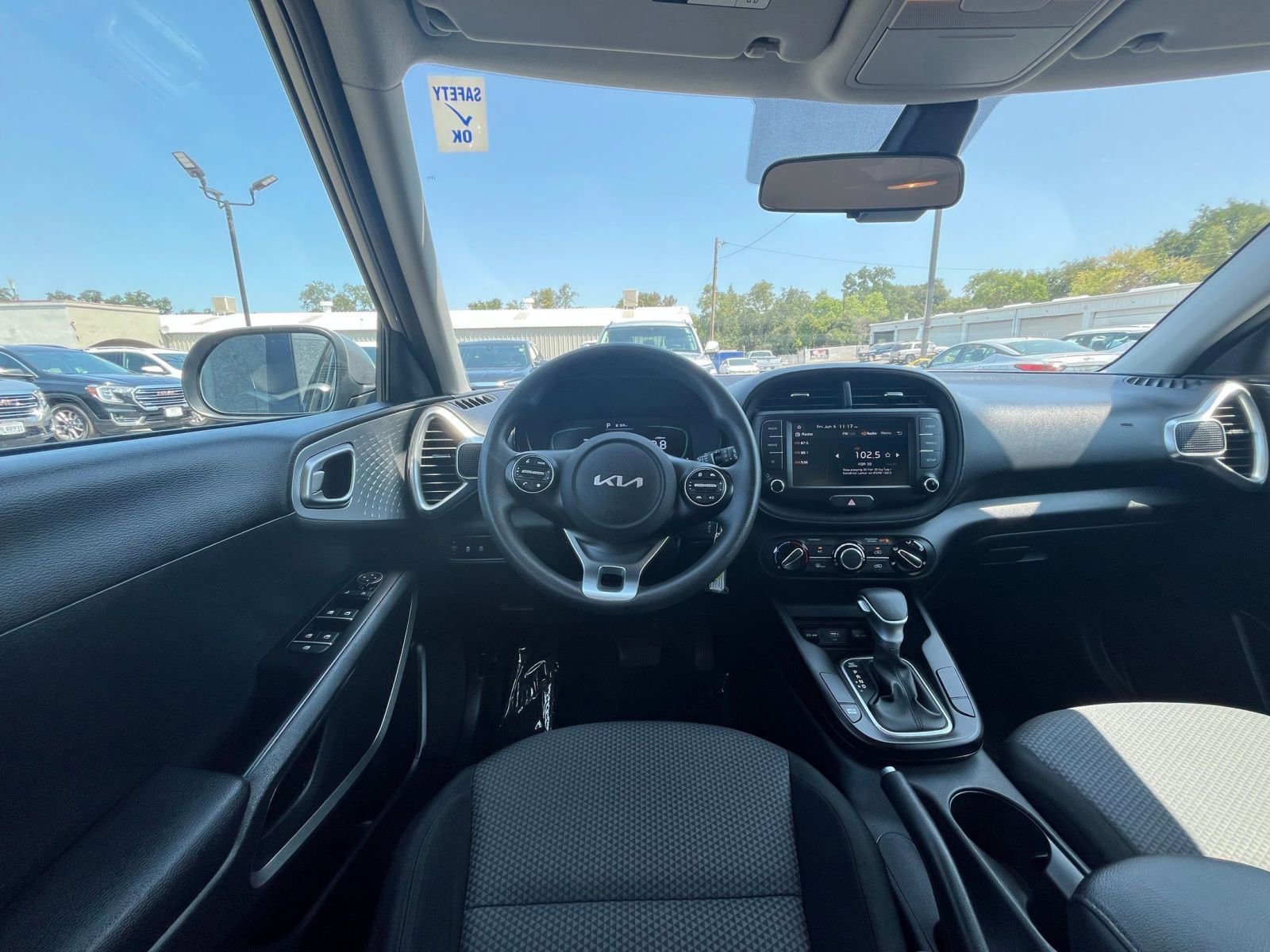2023 Kia Soul LX 32