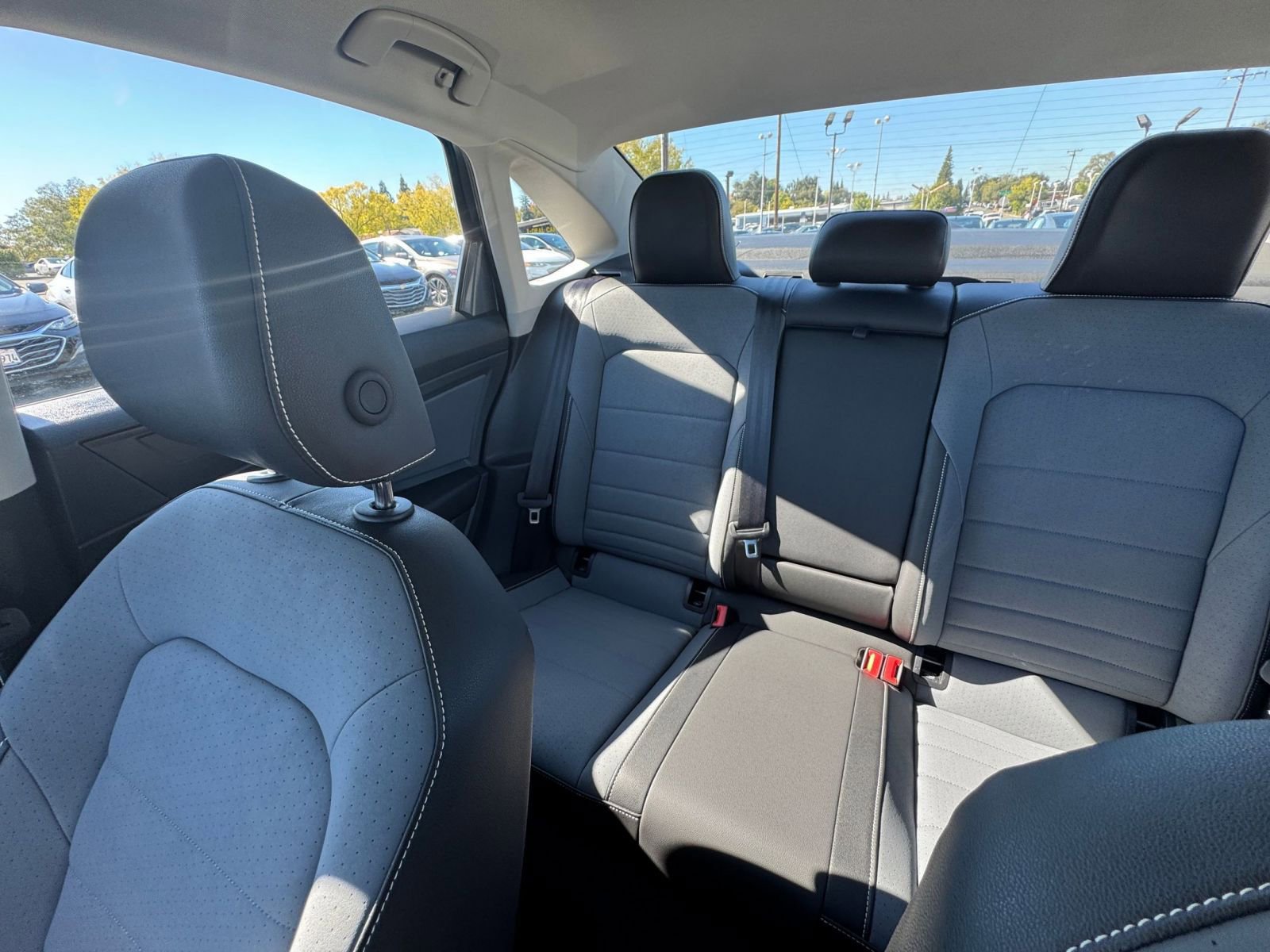 Thumbnail: 2025 Volkswagen Jetta - 33