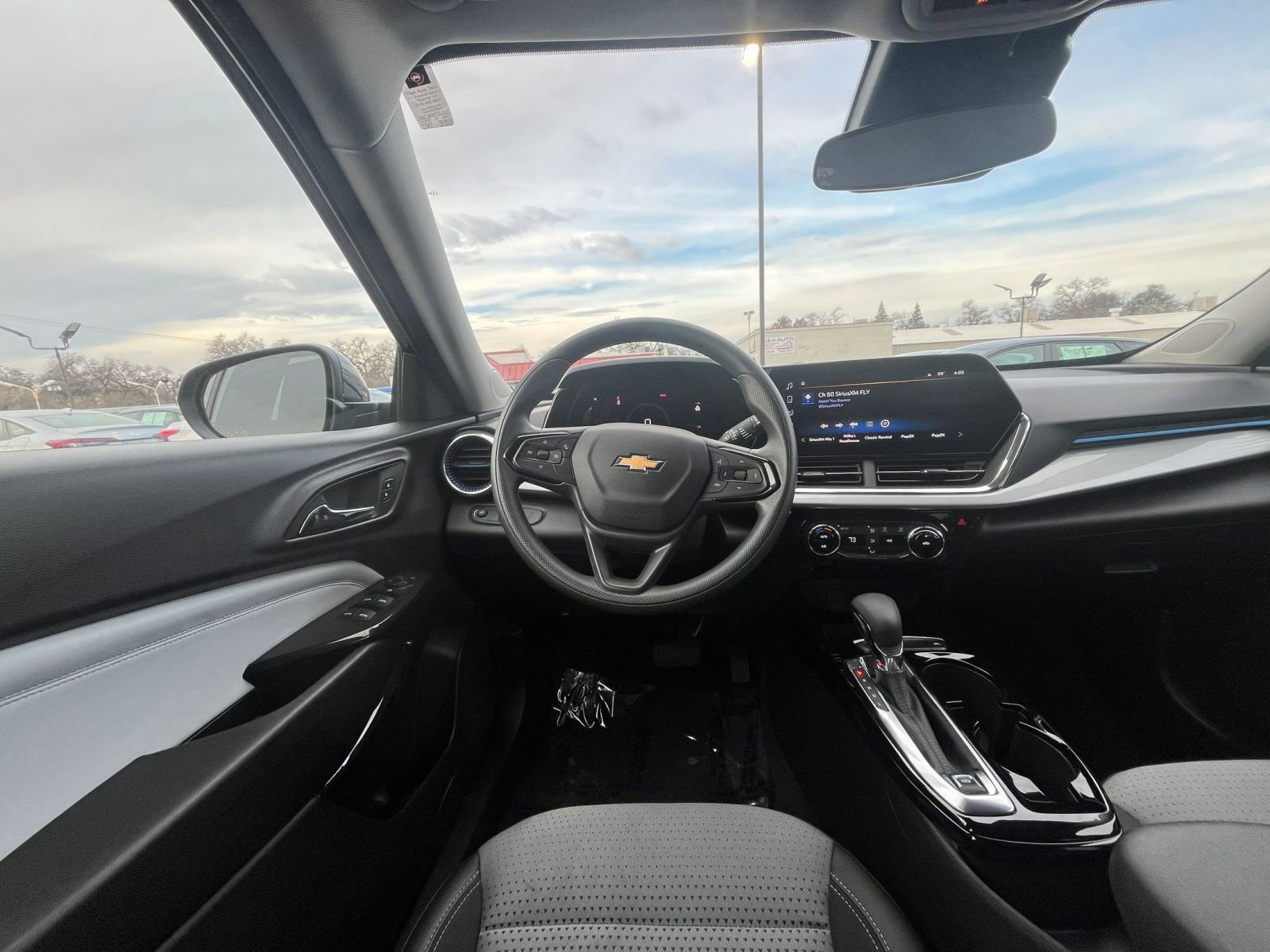 Thumbnail: 2025 Chevrolet Trax - 32