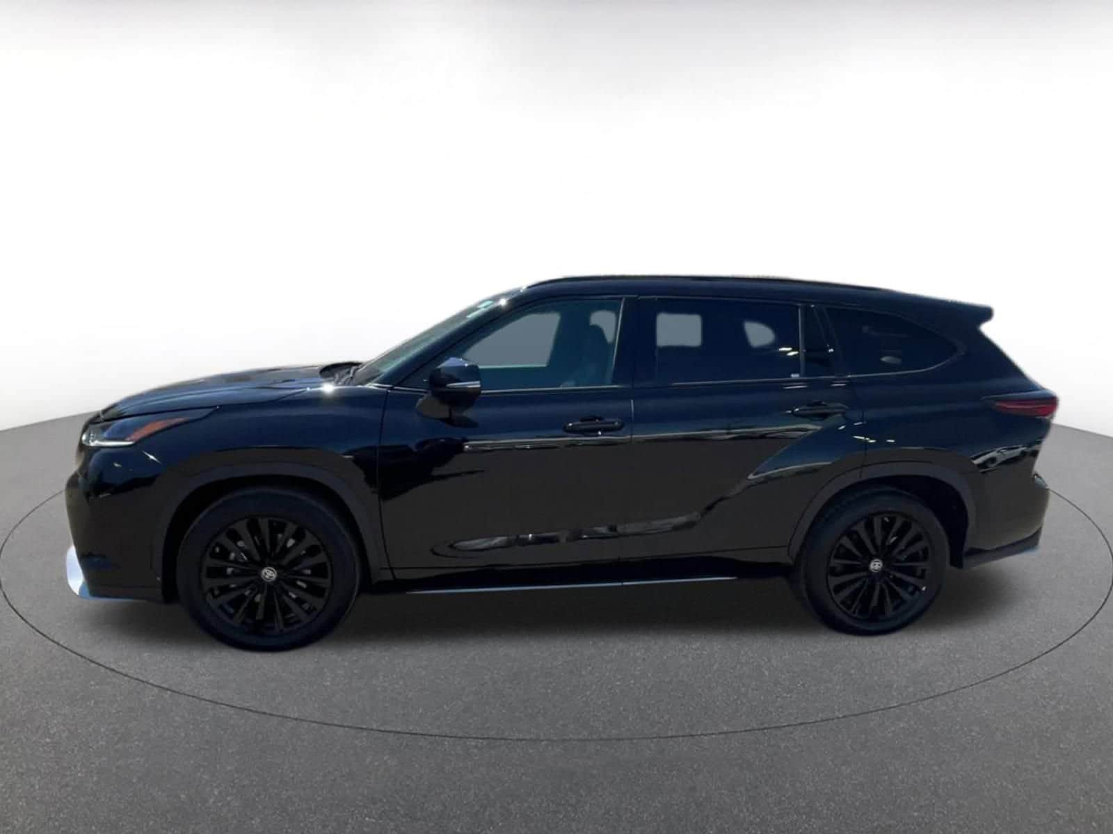 Thumbnail: 2024 Toyota Highlander - 8