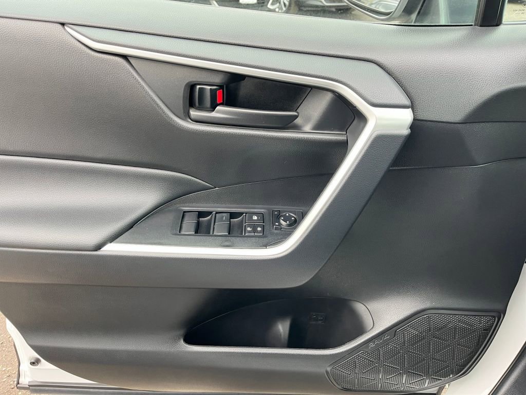 Thumbnail: 2025 Toyota RAV4 - 21